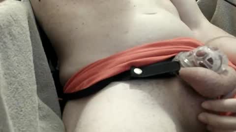 Snapshot of kyleechazz chatting on April 6, 11:27 pm kyleechazz online show from April 6, 11:27 pm