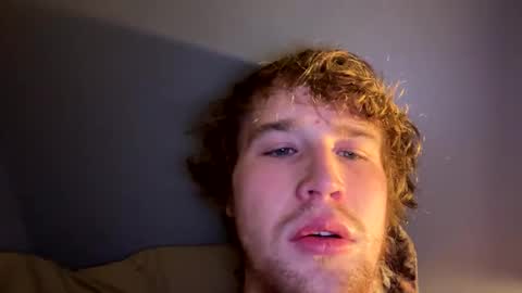 Snapshot of kylelovepussy69 chatting on March 5, 10:11 am kylelovepussy69 online show from March 5, 10:11 am