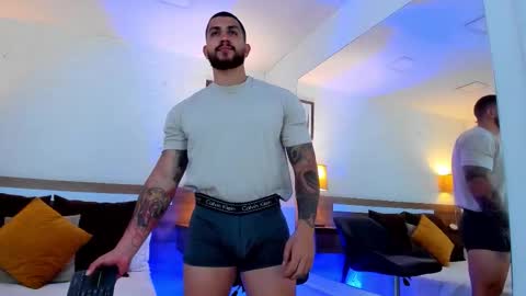 Snapshot of kylenorth_ chatting on October 1, 6:14 pm kylenorth_ online show from October 1, 6:14 pm