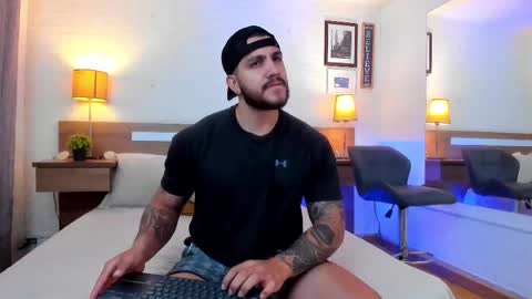 Snapshot of kylenorth_ chatting on October 4, 12:14 pm kylenorth_ online show from October 4, 12:14 pm