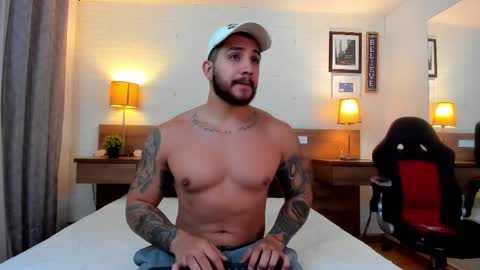 Snapshot of kylenorth_ chatting on October 9, 11:19 am kylenorth_ online show from October 9, 11:19 am