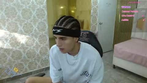 kyler_tay online show from May 23, 11:47 am