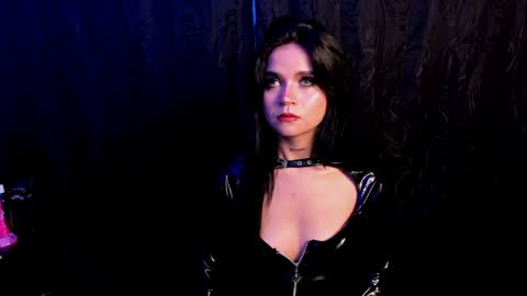 Snapshot of kylie_foxx1 chatting on January 28, 1:50 am submissive demon Please help me to reach 500 thumbs up online show from January 28, 1:50 am