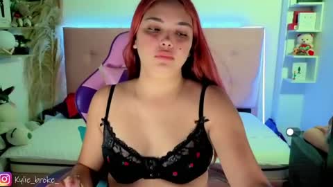Snapshot of kylie_hottt_ chatting on June 22, 9:56 pm k ylie online show from June 22, 9:56 pm