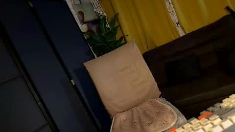 Snapshot of kylie_iyutera chatting on April 23, 12:29 pm kylie online show from April 23, 12:29 pm