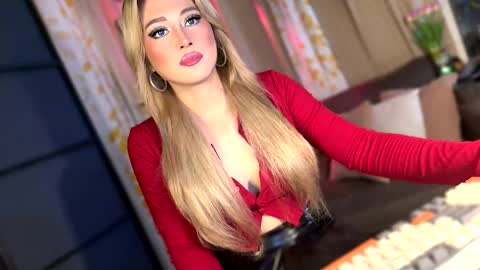 Snapshot of kylie_iyutera chatting on May 14, 9:49 am kylie online show from May 14, 9:49 am