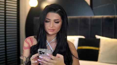 Kylie online show from February 22, 8:18 pm