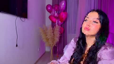 Kylie Lips online show from December 5, 6:44 pm