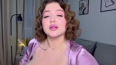 Kylie Lips online show from July 2, 6:03 pm