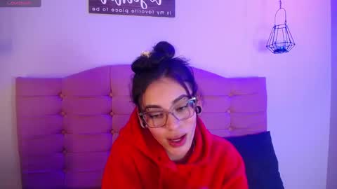 Snapshot of kylie_ls chatting on March 8, 7:38 am kylie_ls online show from March 8, 7:38 am