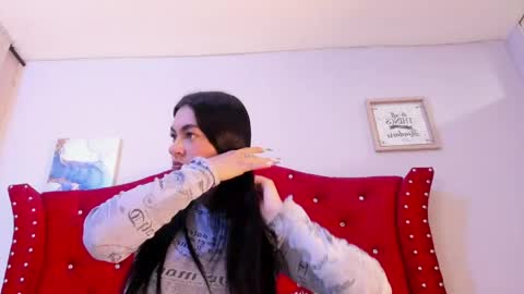 kylie_ls online show from May 12, 9:23 pm