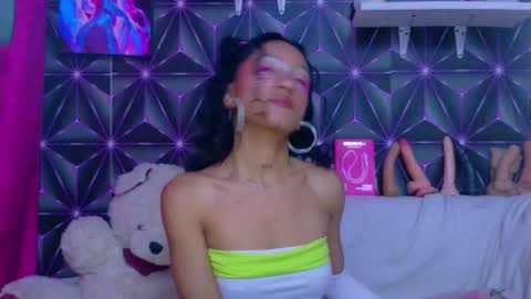 Snapshot of kylie_moan chatting on October 29, 5:42 am  KYLIE online show from October 29, 5:42 am