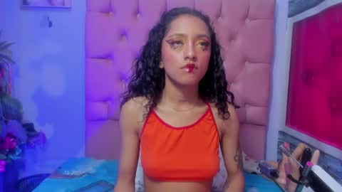 Snapshot of kylie_moan chatting on November 2, 7:00 am  KYLIE online show from November 2, 7:00 am