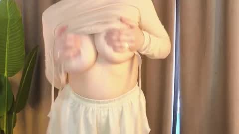 Snapshot of kylie_moss chatting on February 9, 9:37 am Anna online show from February 9, 9:37 am