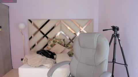 Snapshot of kylie_reyes chatting on April 16, 7:36 pm Kylie Reyes online show from April 16, 7:36 pm
