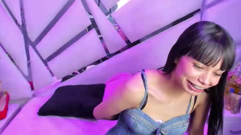 Snapshot of kylie_sexx chatting on January 10, 2:46 am kylie online show from January 10, 2:46 am