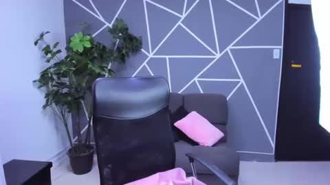 Snapshot of kylie_sexx chatting on April 2, 3:04 am kylie online show from April 2, 3:04 am