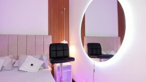 kloe sofia online show from May 7, 1:05 pm
