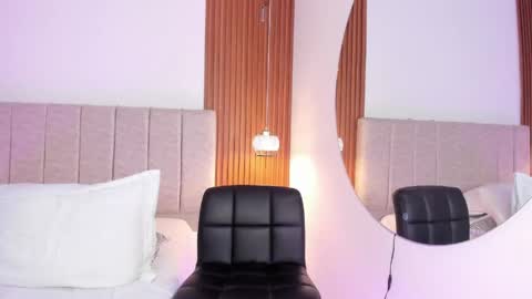 kloe sofia online show from May 11, 2:45 pm