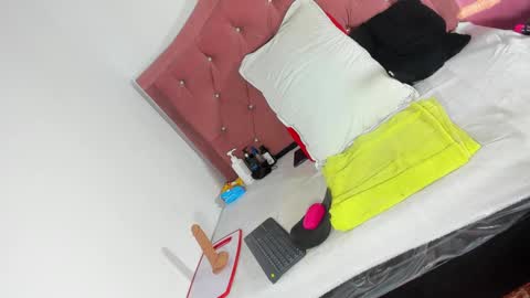 kylie Sttel online show from September 27, 11:43 pm