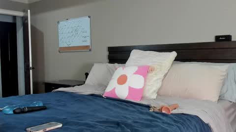 Snapshot of kyliebkillinit chatting on April 3, 4:16 pm Kylie online show from April 3, 4:16 pm