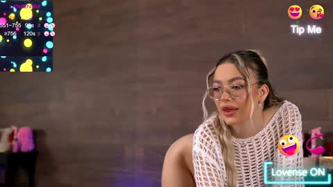 Snapshot of kyliejoyce chatting on December 18, 10:13 pm Kylie online show from December 18, 10:13 pm