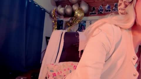   online show from February 13, 9:17 pm