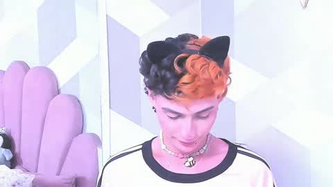 Kylie jl online show from April 25, 2:36 am