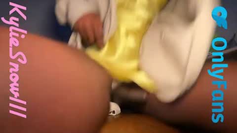 Snapshot of kyliesnowxxx chatting on June 25, 2:43 pm Kylie Snow online show from June 25, 2:43 pm