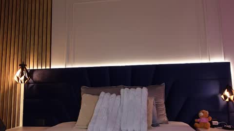 Snapshot of kylievee chatting on February 1, 6:56 am Kylie online show from February 1, 6:56 am