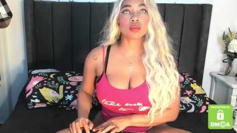 kylie white boobs online show from February 25, 7:25 pm