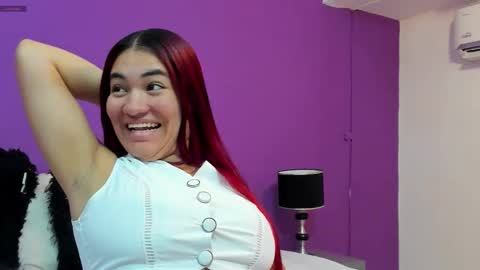 Snapshot of kyliiebaker chatting on March 12, 11:49 am Kylie online show from March 12, 11:49 am