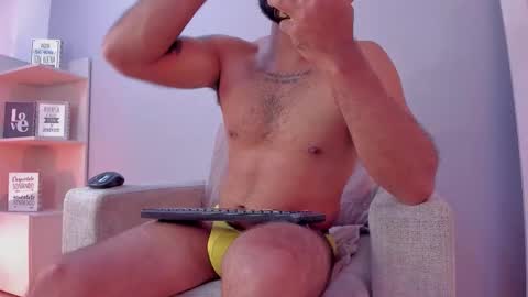 Snapshot of kylliamlevis chatting on March 30, 8:10 pm Kylliam Levis online show from March 30, 8:10 pm