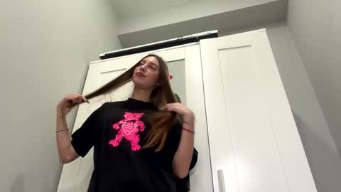 Snapshot of kymberlyrosenlof chatting on February 26, 7:18 am Selena online show from February 26, 7:18 am