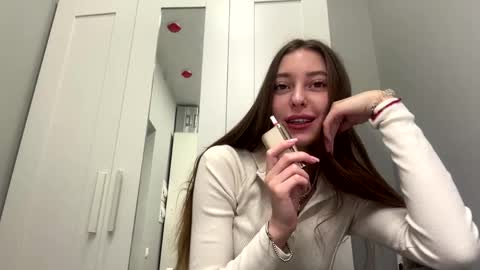 Snapshot of kymberlyrosenlof chatting on March 2, 2:03 am Selena online show from March 2, 2:03 am