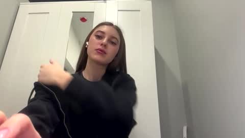 Snapshot of kymberlyrosenlof chatting on March 5, 2:07 am Selena online show from March 5, 2:07 am