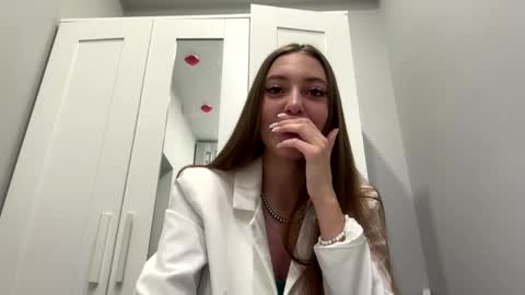 Snapshot of kymberlyrosenlof chatting on March 20, 3:44 am Selena online show from March 20, 3:44 am