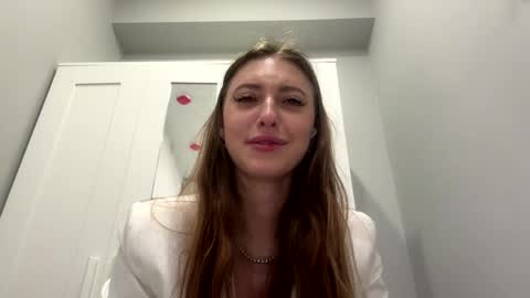 Snapshot of kymberlyrosenlof chatting on April 4, 1:04 am Selena online show from April 4, 1:04 am