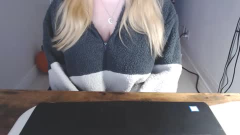 Snapshot of kymchi chatting on February 13, 10:39 pm Check Out My NSFW OnlyFans Link On Bio online show from February 13, 10:39 pm