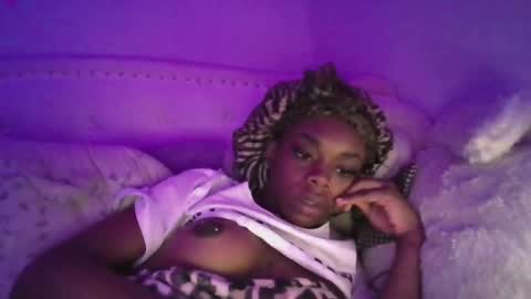 Snapshot of l11byy chatting on October 19, 3:40 am Preshh online show from October 19, 3:40 am