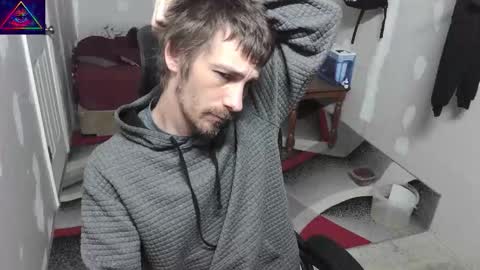 l1v1nth3dr3am online show from November 5, 4:12 am