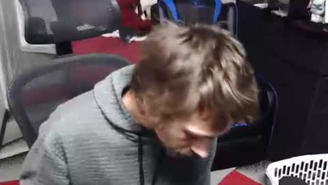 l1v1nth3dr3am online show from December 21, 10:44 am