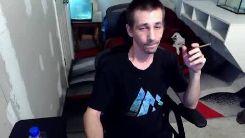 l1v1nth3dr3am online show from May 5, 3:14 am