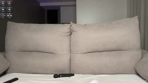 Julie online show from February 4, 1:11 am