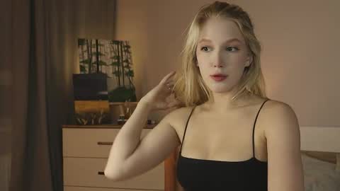 Snapshot of la_belle_ chatting on September 21, 3:13 pm Alice online show from September 21, 3:13 pm