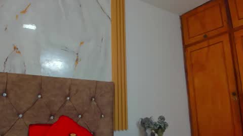 la kaory online show from April 1, 1:41 pm