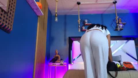 Snapshot of laady_brownn chatting on October 8, 11:52 am Cris online show from October 8, 11:52 am