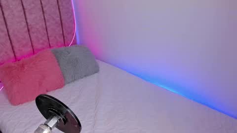 lana  foxx Model  independient online show from May 20, 1:12 am
