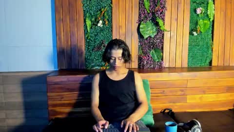 labrinthteasing online show from February 5, 12:10 pm