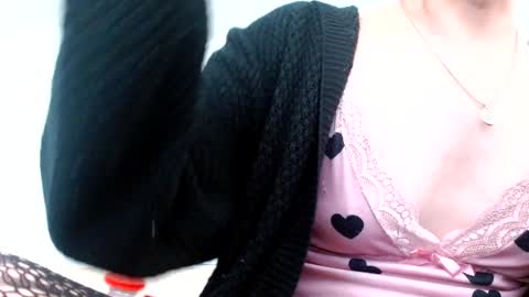 Snapshot of laceyphoenix1 chatting on January 14, 2:50 am Lacey Phoenix online show from January 14, 2:50 am